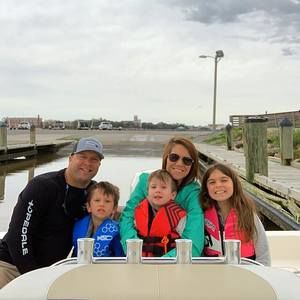 Meet your Posher, Leslie